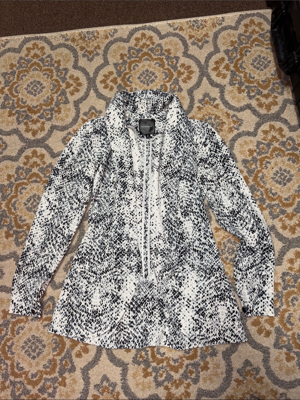 Dynamite white blazer with black and blue snakeskin print